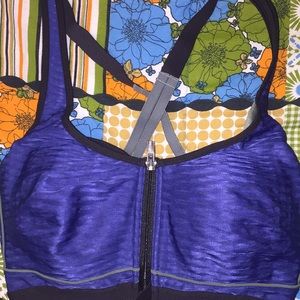 NWT Victoria’s Secret Front Close Sports Bra 32C
